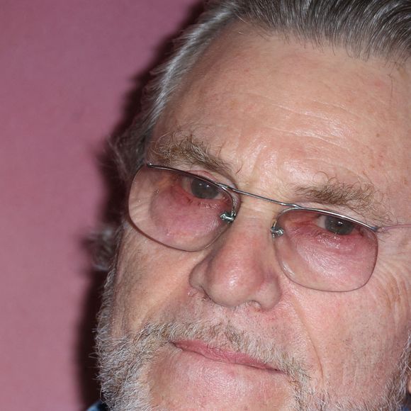 Tcheky Karyo assiste à la première de Une Comédie Romantique au Pathe Wepler à Paris, France, le 11 octobre 2022. Photo par Jerome Domine/ABACAPRESS.COM