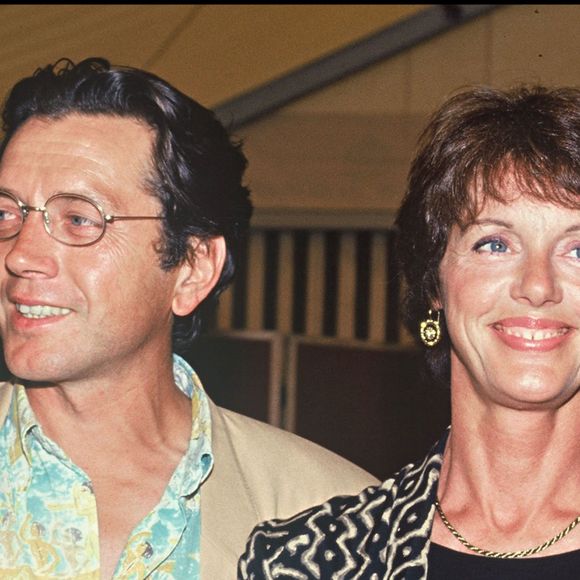Qui a été achetée par son mari Bernard Giraudeau avec son premier cachet de cinéma

Archives - Bernard Giraudeau avec Anny Duperey à la Fête du cinéma.
