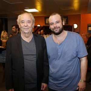 Quand il n'est pas en tournée avec son fils Arthur, c'est là qu'il va se reposer.

Exclusif - Maxime Le Forestier et son fils Arthur Le Forestier en backstage de l'émission "Unis face au séisme" à l'Olympia diffusée en direct sur France 2 le 14 mars 2023. 
© Cyril Moreau / Christophe Clovis / Bestimage