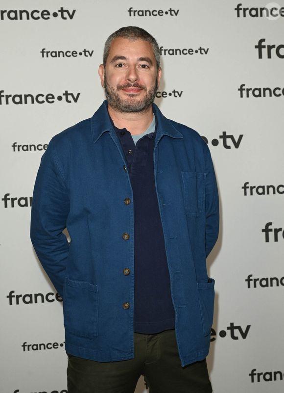 Ali Baddou au photocall pour la conférence de presse de rentrée de France TV à la Grande Halle de la Villette à Paris, France, le 6 juillet 2022. © Coadic Guirec/Bestimage