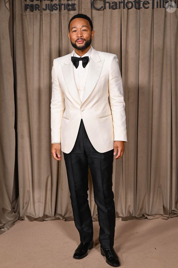 John Legend au Musée d’Histoire naturelle de Londres ce vendredi 3 octobre 2025. Photo par Backgrid UK/ Bestimage