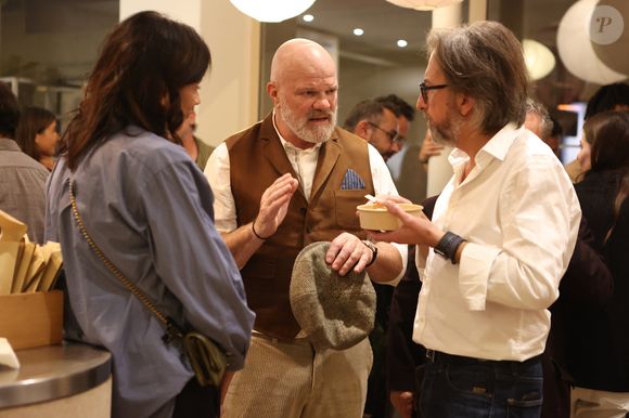 Le nouveau restaurant de Philippe Etchebest a ouvert ce jeudi 9 octobre.

Jamila Bosquet, le chef Philippe Etchebest et Alex Jaffray - Le chef Philippe Etchebest ouvre son restaurant éphémère "Signature" du 9 au 30 octobre au 25 rue Sedaine à Paris dans le 11ème arrondissement le 8 octobre 2025. © Jean-Marc Lhomer/Bestimage