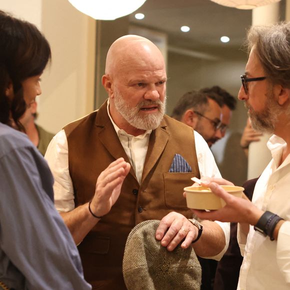 Le nouveau restaurant de Philippe Etchebest a ouvert ce jeudi 9 octobre.

Jamila Bosquet, le chef Philippe Etchebest et Alex Jaffray - Le chef Philippe Etchebest ouvre son restaurant éphémère "Signature" du 9 au 30 octobre au 25 rue Sedaine à Paris dans le 11ème arrondissement le 8 octobre 2025. © Jean-Marc Lhomer/Bestimage