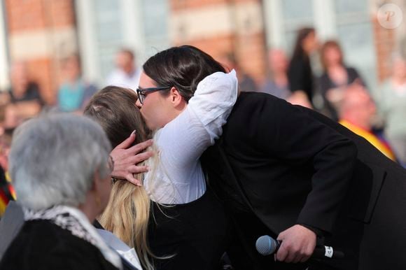 Milla Savarese, la fille unique d'E.Dequenne - 300 personnes réunies pour rendre hommage à Emilie Dequenne dans sa ville de Chièvres (Belgique), le 9 avril 2025, quelques semaines après son décès prématuré, survenu le 16 mars 2025. © Photonews / Bestimage