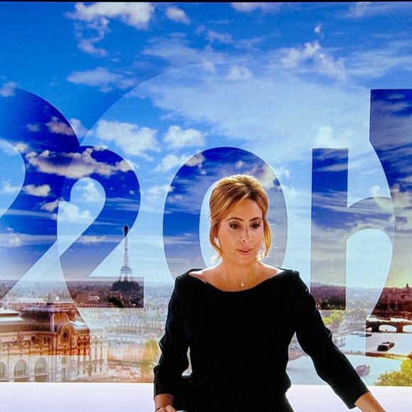 Captures d'écran - Léa Salamé présente son premier journal de 20 heures sur France 2  le 1er septembre 2025. 

© Alain Guizard / Bestimage