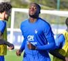 Le dernier coup dur en date touche directement le secteur défensif. Lors de la séance d'entraînement de ce mercredi, le défenseur central Ibrahima Konaté a ressenti une vive douleur au genou. 

Ibrahima Konate - Entraînement de l'équipe de France en préparation de la Ligue des nations de l'UEFA 2026 au Centre national de Clairefontaine le 22 septembre 2026. © Baptiste Autissier/PSnewZ/Bestimage