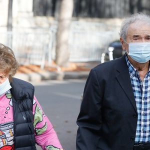 Pierre Perret et sa femme Simone Mazaltarim - Arrivées de l'émission "Vivement Dimanche Prochain" qui sera diffusée le 17 octobre 2021 au Studio Gabriel à Paris, France, le 13 octobre 2021. © Christophe Clovis / Bestimage