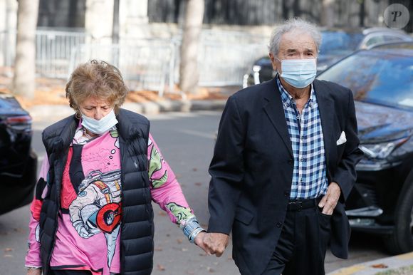 Pierre Perret et sa femme Simone Mazaltarim - Arrivées de l'émission "Vivement Dimanche Prochain" qui sera diffusée le 17 octobre 2021 au Studio Gabriel à Paris, France, le 13 octobre 2021. © Christophe Clovis / Bestimage