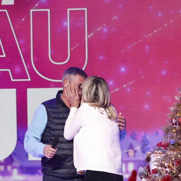 Exclusif - Christine Bravo et Stéphane son mari, sur le plateau de TBT9 présenté par C.Hanouna, et diffusé en direct sur W9, Paris, France, le 26 novembre 2025. © Jack Tribeca / Bestimage