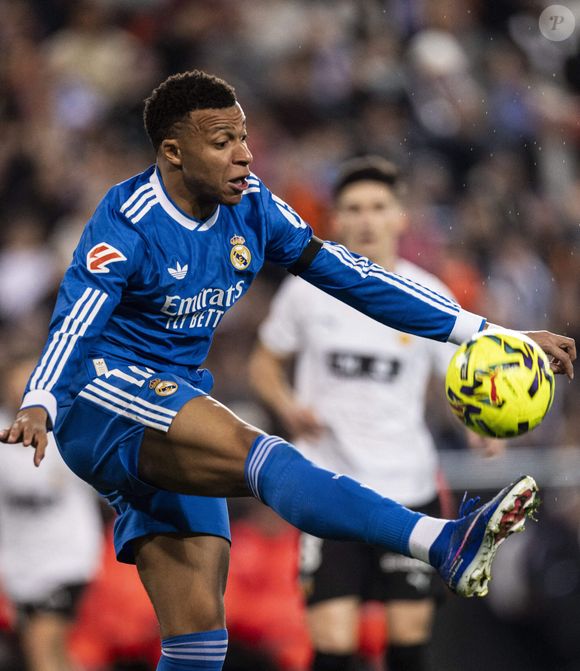 Kylian Mbappé du Real Madrid en action pendant le match de La Liga 2025/26 entre Valence et le Real Madrid au stade Mestalla le 8 février 2026 à Valence, Espagne.  SPP / PsnewZ / Bestimage