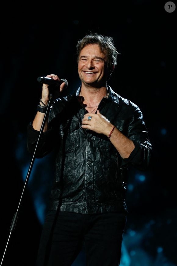 Exclusif - David Hallyday chante "Sang pour sang" en duo virtuel avec son père Johnny en utilisant l'IA - Enregistrement de l'émission "Les disques d'or de l'année" au Dôme de Paris, présentée par E.Gossuin et diffusée le 24 décembre à 21h10 sur M6
© Christophe Clovis / Bestimage