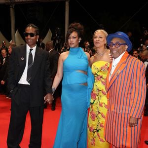 Rihanna (enceinte) et son compagnon ASAP Rocky, Tonya Lewis Lee et son compagnon Spike Lee - Descente des marches du film « Highest 2 Lowest » lors du 78ème Festival International du Film de Cannes, au Palais des Festivals à Cannes le 19 mai 2025 © Jacovides-Moreau / Bestimage
