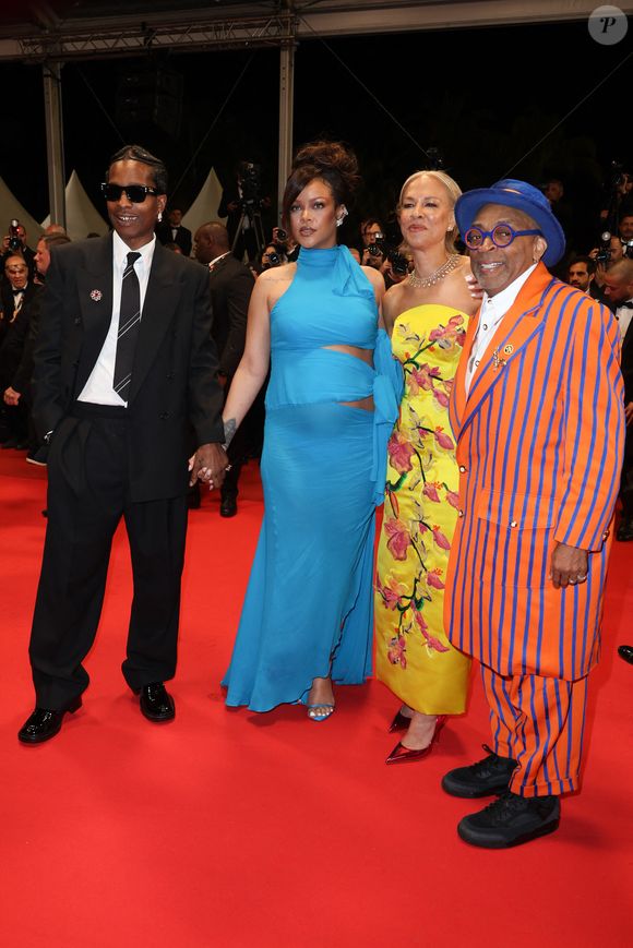 Rihanna (enceinte) et son compagnon ASAP Rocky, Tonya Lewis Lee et son compagnon Spike Lee - Descente des marches du film « Highest 2 Lowest » lors du 78ème Festival International du Film de Cannes, au Palais des Festivals à Cannes le 19 mai 2025 © Jacovides-Moreau / Bestimage