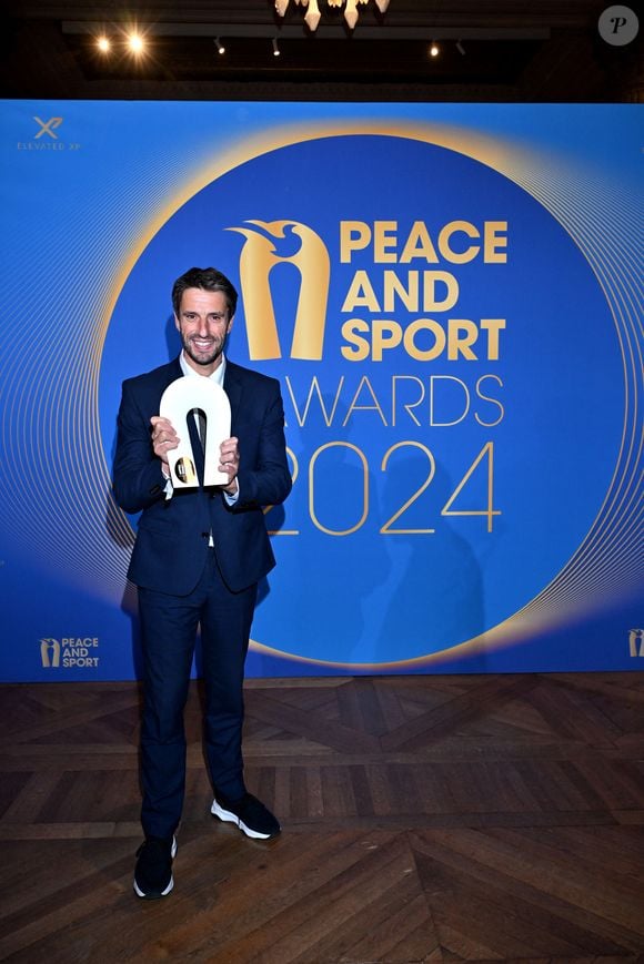 Il est entouré de sa femme Laëtitia et de leurs trois enfants.

Tony Estanguet, honoré comme Personnalité de l'année, durant la soirée des Peace and Sport Awards dans le cadre du 14eme Forum International Peace and Sport au Musée Océanographique de Monaco, le 3 décembre 2024. © Bruno Bebert/Bestimage