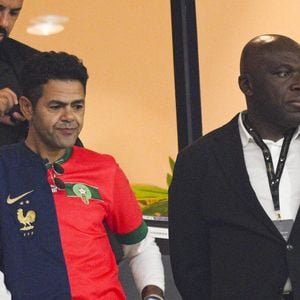 "On a fini ensemble. J’ai eu la chance de passer plusieurs mois à ses côtés et au côté de sa famille. Nos deux familles se sont retrouvées dans la même maison pendant le confinement. Ne me demande pas pourquoi, c’est trop long (…) J’ai vu toute l’humanité"

Jamel Debbouze et Wilfried Mbappé, le père de K.MBAPPE (FRA) - Les célébrités assistent au match de demi-finale "France - Maroc" lors de la Coupe du Monde 2022 au Qatar (FIFA World Cup Qatar 2022), le 14 décembre 2022.
© JB Autissier / Panoramic / Bestimage