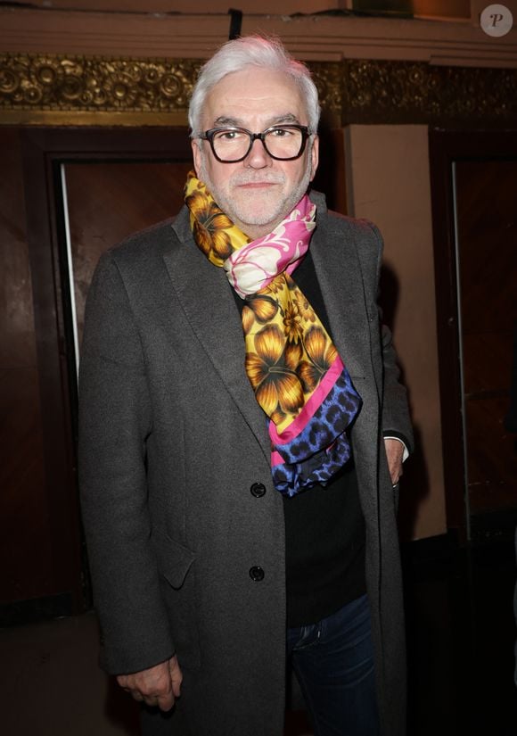 Dans un joyeux brouhaha, les différents chroniqueurs ont rassemblé leurs affaires à la hâte.

Exclusif - Pascal Praud - Célébrités assistent au spectacle "Authentique" de Ary Abittan à la Cigale à Paris les 18, 19, 22 et 23 février 2025. © Coadic Guirec/Bestimage