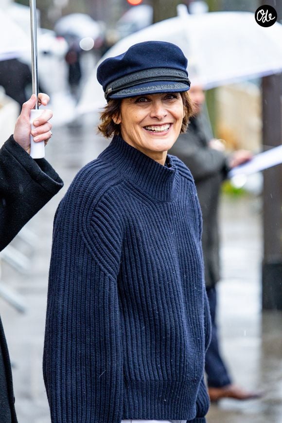Fondée au début des années 1990, sa maison éponyme s'est donc tout naturellement imposée comme une référence de l'art de vivre à la française.

Inès de La Fressange - Sorties du premier défilé Chanel "Collection Haute Couture Printemps/Eté 2026" lors de la Fashion Week de Paris au Grand Palais, à Paris, le 27 janvier 2026. 

© Florian Lavielle/Bestimage