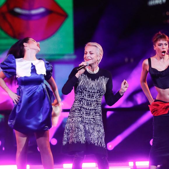 Lio lors de l’émission "La grande soirée du 31 décembre de Paris" diffusée sur France 2 sur les Champs-Elysées à Paris, France, le 31 décembre 2024.  © Clovis-Tribeca/Bestimage