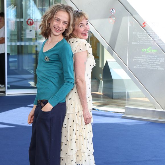 Julie Depardieu et son fils Billy - Photocall de 'Les derniers jours de Charles Baudelaire' lors de la 65eme édition du Festival TV De Monte Carlo le 14 Juin 2026

 © Denis Guignebourg /Bestimage