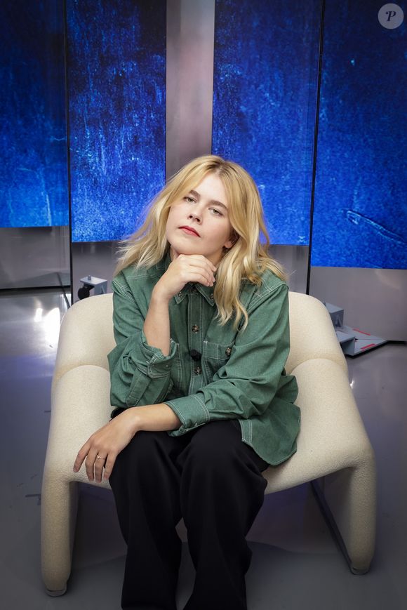 Exclusif -  Zaho de Sagazan sur le plateau de  Clique présenté par M.Achour, et diffusé sur Canal + le  20 octobre 2025, Paris, France, le 14 octobre 2025. © Jack Tribeca / Bestimage