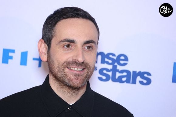 On le retrouvera tout au long de l'été dans une émission hebdomadaire sur France Inter.

Camille Combal participe à la séance photo de "Danse avec les stars" aux studios de TF1, le 16 janvier 2025. Photo : Jérôme Domine/ABACAPRESS.COM