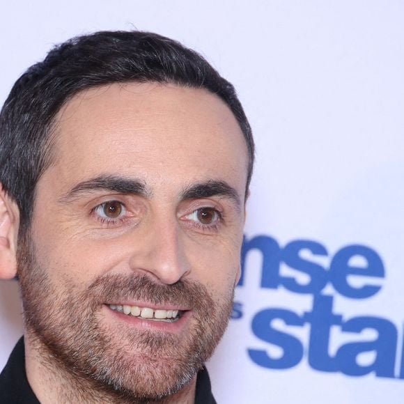On le retrouvera tout au long de l'été dans une émission hebdomadaire sur France Inter.

Camille Combal participe à la séance photo de "Danse avec les stars" aux studios de TF1, le 16 janvier 2025. Photo : Jérôme Domine/ABACAPRESS.COM