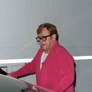 Londres, ROYAUME-UNI - Une soirée avec Elton John et Brandi le 26/03/2025.



Photo : Backgrid UK/ Bestimage