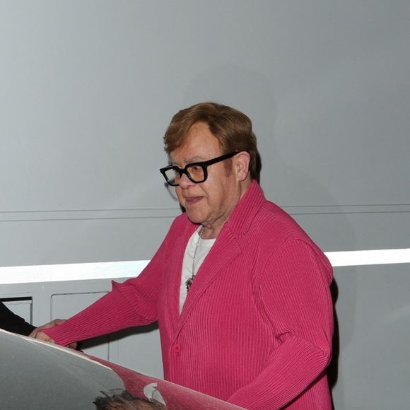 Londres, ROYAUME-UNI - Une soirée avec Elton John et Brandi le 26/03/2025.



Photo : Backgrid UK/ Bestimage