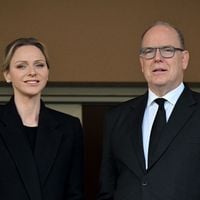 Depuis plusieurs jours, Charlene de Monaco a fait un choix symbolique sur ses tenues