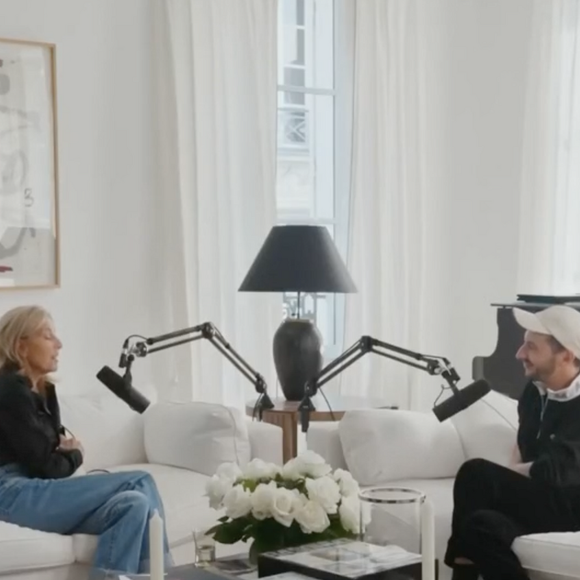 Claire Chazal dévoile l'intérieur de son appartement sur sa chaîne Youtube.