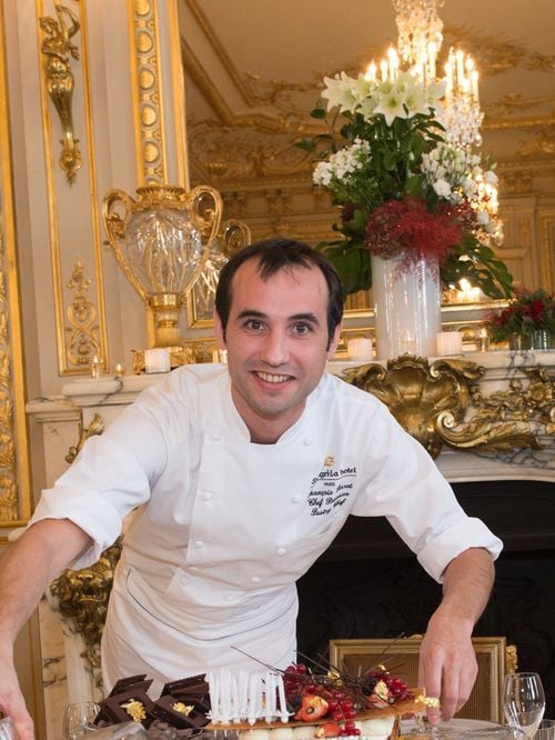 Il a tourné le dos au Ritz pour écrire un nouveau chapitre : un an plus tard, le chef François Perret revient avec un tout nouveau projet, loin des fourneaux