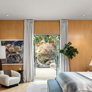 Exclusif - La nouvelle villa de Kanye West à Beverly Hills. Kanye a finalisé l'achat hors marché pour 35 millions de dollars. La propriété de style méditerranéen comprend environ 1900 m2 d'espace habitable, des jardins privés et des vues panoramiques sur la ville. Los Angeles, le 15 décembre 2024.