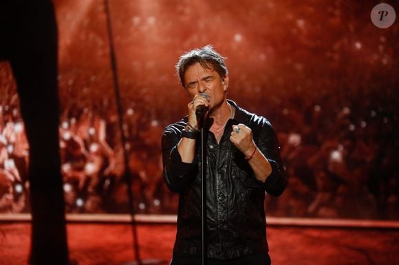 Exclusif - David Hallyday chante "Sang pour sang" en duo virtuel avec son père Johnny en utilisant l'IA - Enregistrement de l'émission "Les disques d'or de l'année" au Dôme de Paris, présentée par E.Gossuin et diffusée le 24 décembre à 21h10 sur M6
© Christophe Clovis / Bestimage