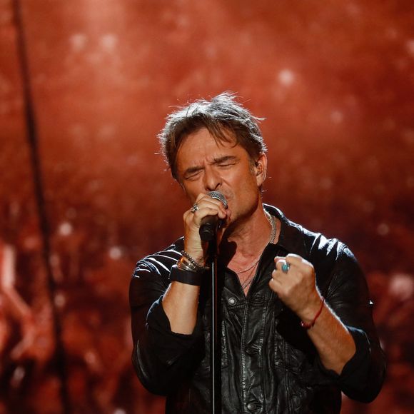 Exclusif - David Hallyday chante "Sang pour sang" en duo virtuel avec son père Johnny en utilisant l'IA - Enregistrement de l'émission "Les disques d'or de l'année" au Dôme de Paris, présentée par E.Gossuin et diffusée le 24 décembre à 21h10 sur M6
© Christophe Clovis / Bestimage