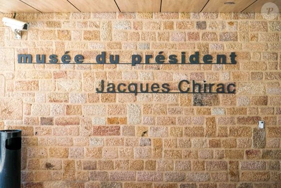 Situé à Sarran en Corrèze, le château de Bity est la propriété du couple Chirac mais ils ont également fait construire un musée dans le village.

Le musée du Président Jacques Chirac est un musée départemental situé à Sarran, en Corrèze. Il a pour vocation de présenter et de conserver les dons reçus par Jacques Chirac entre 1995 et 2007 dans l'exercice de ses fonctions présidentielles et offerts au département. Sarran, Corrèze, France le 8 août 2025. Photo Denis Prezat/Abaca