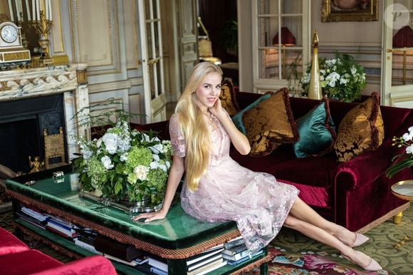 L’ensemble de l’appartement est luxueux, spacieux et personnalisé, mêlant objets, livres et photos encadrées pour un cadre chaleureux et accueillant.

 Rendez-vous avec Maria Carolina de Bourbon des Deux-Siciles et ses parents Charles et Camilla de Bourbon des Deux Siciles, pour Le Bal 2019. Le 4 novembre 2019
© Cyril Moreau / Le Bal / Bestimage