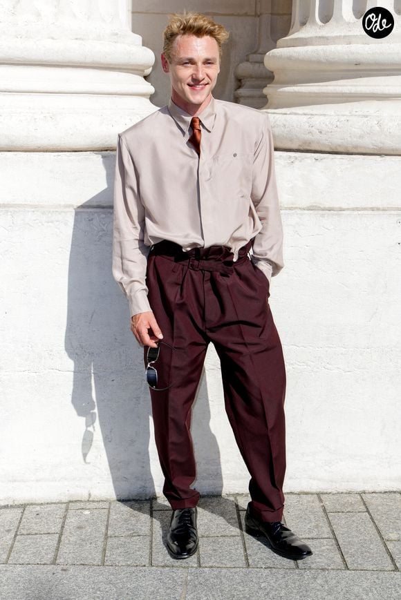 Ben Hardy aux arrivées du deuxième défilé de mode Saint Laurent Prêt à Porter Collection Homme Printemps/Été 2027 lors de la Fashion Week de Paris à la Bourse de Commerce - Pinault Collection, à Paris, France, le 23 juion 2026. © Olivier Borde/Bestimage