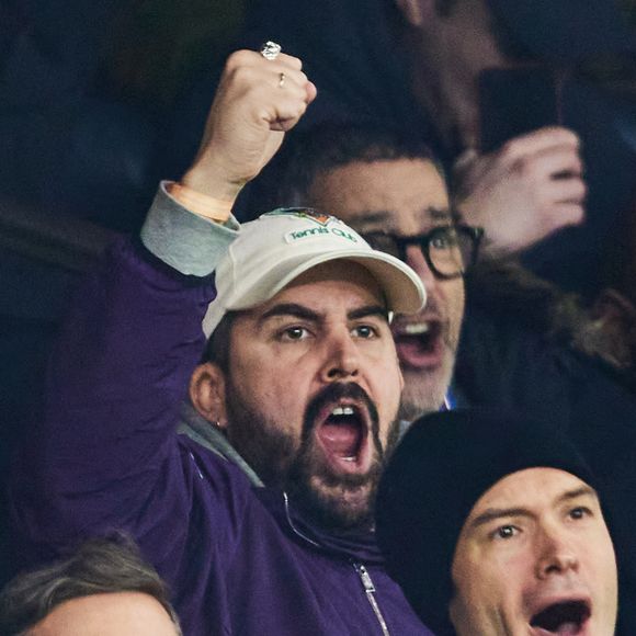 Artus assiste au match de Ligue des champions entre le PSG et Manchester City (4-2) au Parc des Princes à Paris le 22 janvier 2025. © Cyril Moreau/Bestimage