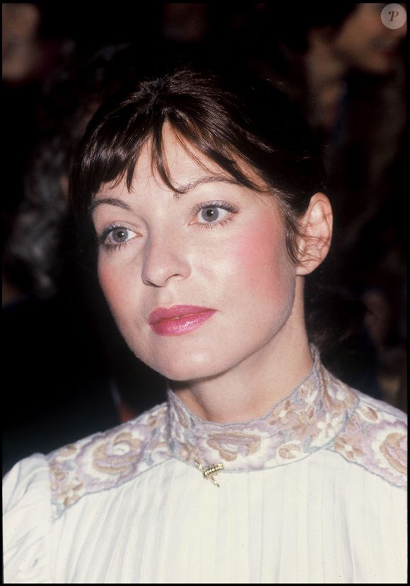 Archives : Marie-France Pisier à un défilé de mode à Paris en 1982 - Archive Portrait  BERTRAND RINDOFF PETROFF / BESTIMAGE