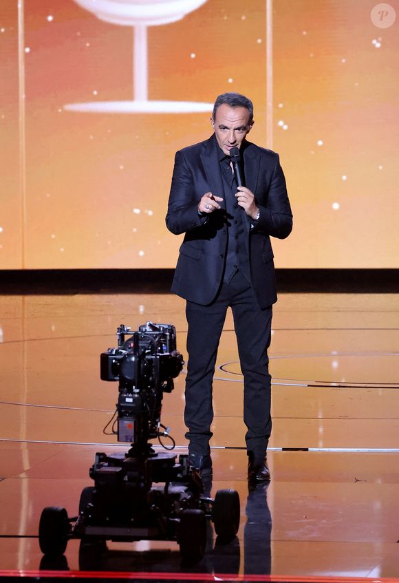 Exclusif - Nikos Aliagas lors de l'enregistrement de l'émission "La chanson secrète N°14", présentée par Nikos Aliagas et diffusée le 26 décembre sur TF1, à Paris le 9 décembre 2025. © Jacovides-Moreau/Bestimage