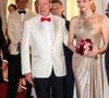 Charlène a attiré tous les regards dans une robe dorée sur mesure signée Elie Saab.

Le prince Albert II de Monaco et la princesse Charlene de Monaco lors du 77ème Gala de la Croix-Rouge, salle des Etoiles, à Monaco, le 18 juillet 2026.

© Claudia Albuquerque/Bestimage
