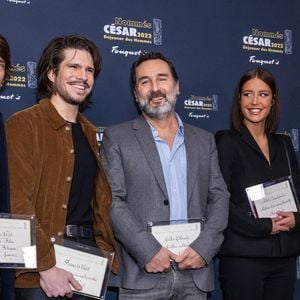 François Civil, Gilles Lellouche, Karim Leklou, Hugo Sélignac, Adèle Exarchopoulos au photocall du déjeuner des nommés aux César 2022 au Fouquet's à Paris, France, le 6 février 2022. © Olivier Borde/Bestimage