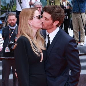 Virginie Efira et Niels Schneider assistent à la projection du film "L'Inconnue" lors du 79e Festival de Cannes, au Palais des Festivals, le 18 mai 2026 à Cannes, en France. Photo de Jérôme Domine/Abaca