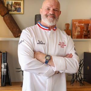 Exclusif - Le chef Philippe Etchebest dans les cuisines de son restaurant "Maison Nouvelle" à Bordeaux, le 11 avril 2025. ©Jean-Marc Lhomer/Bestimage.