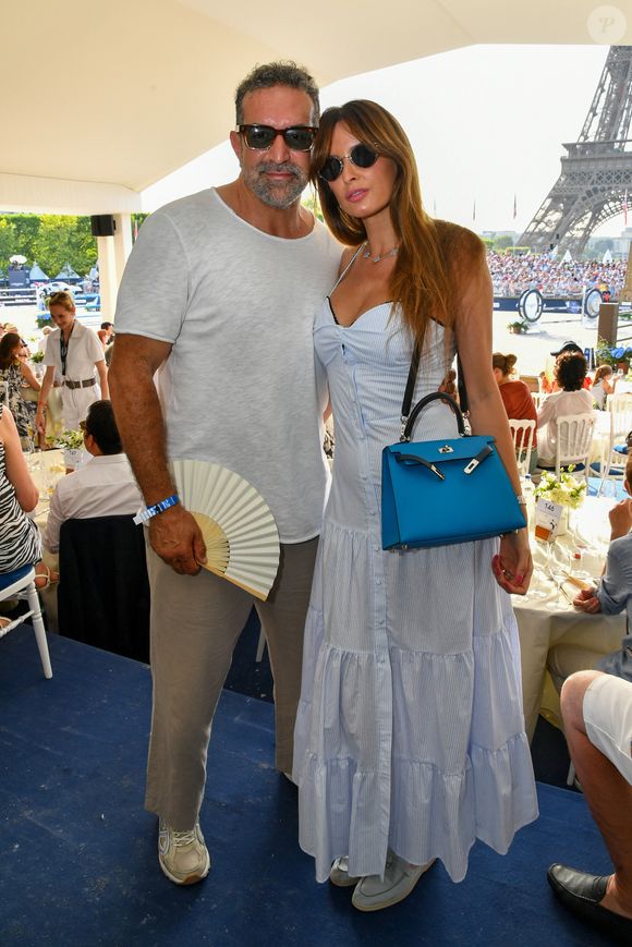 Exclusif - Malika Ménard (Miss France 2010) et son mari Karim à l'espace VIP au Longines Paris Eiffel Jumping au pied de la Tour Eiffel sur le Champ-de-Mars à Paris, France, le 21 juin 2025. © Perusseau-Veeren/Bestimage