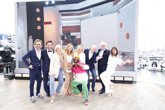 Exclusif - Flavie Flament, Charlotte Lipinska, Alex Jaffray, Samuel Ollivier, Camille Dahan, Cécile de France, les Frères Dardenne (Luc et Jean-Pierre Dardenne) et Femi the Scorpion sur le plateau de l'émission Télématin en marge du 78ème Festival International du Film de Cannes, France, le 22 mai 2025. © Jack Tribeca/Bestimage