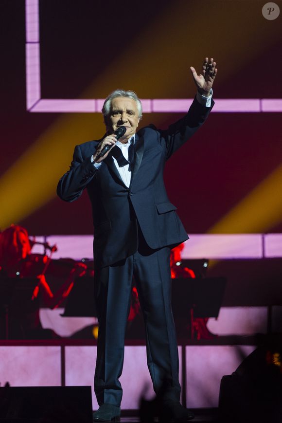 Michel Sardou - Ultime concert de Michel Sardou pour la dernière date de son spectacle "La dernière danse" à la Seine Musicale à Boulogne-Billancourt le 12 avril 2018. Le chanteur a rassemblé plus de 400 000 spectateurs pour une tournée de 82 concerts.  © Pierre Perusseau/Bestimage