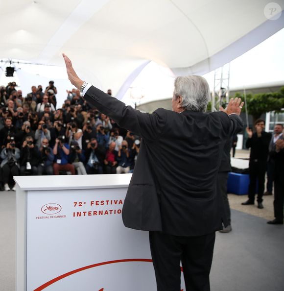 Photocall de la Palme d’or d’honneur à Alain Delon lors du 72ème Festival International du film de Cannes. Le 19 mai 2019  © Jacovides-Moreau / Bestimage