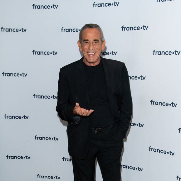 Thierry Ardisson lors du photocall dans le cadre de la conférence de presse de France Télévisions au Pavillon Gabriel à Paris, France, le 24 août 2021. © Pierre Perusseau/Bestimage