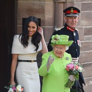 Meghan Markle, duchesse de Sussex, effectue son premier déplacement officiel avec la reine Elisabeth II d'Angleterre, lors de leur visite à Chester. Le 14 juin 2018 (Backgrid UK/ Bestimage).